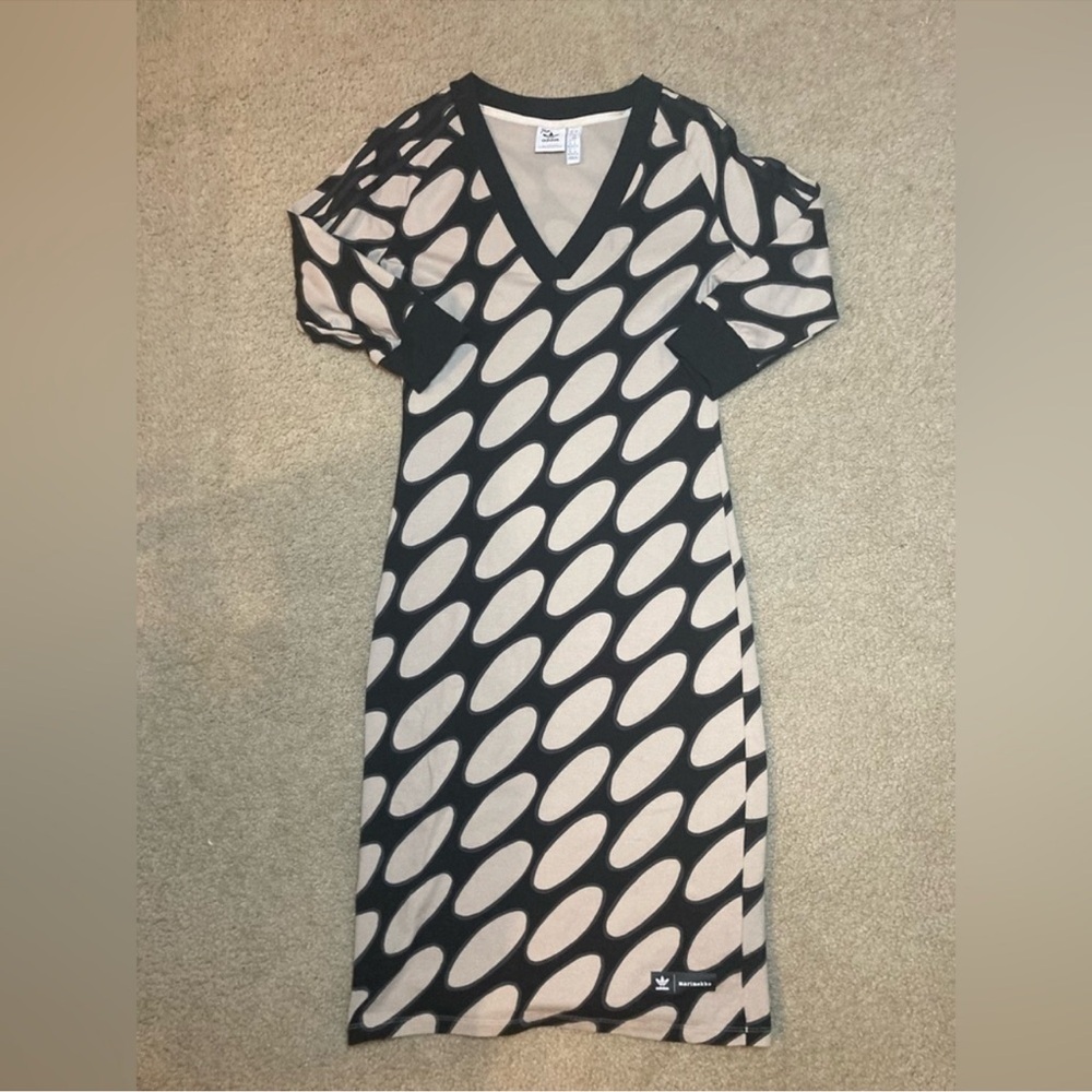 Adidas X Marimekko Graphic Midi Tee
Dress Size Medium Black Tan Limited Edition - Picture 8 of 13